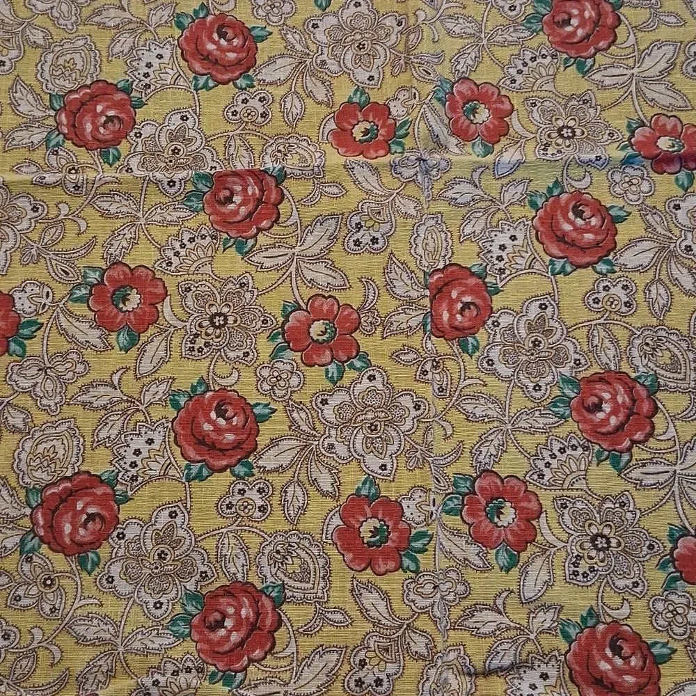 Vintage Tablecloth,‎ Yellow With Lace Pattern & Roses